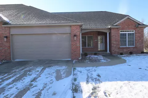 23 Arbor Ct, Bloomington, IL 61704