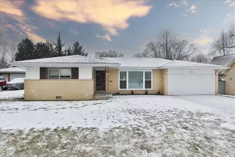 23 Claria Dr, Roselle, IL 60172