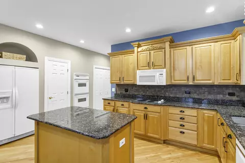2299 Webster Ln, Des Plaines, IL 60018 photo 14