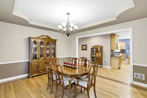 2299 Webster Ln, Des Plaines, IL 60018 photo 4