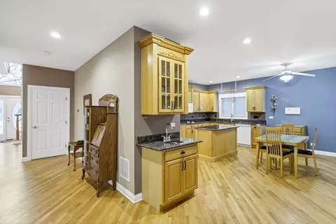 2299 Webster Ln, Des Plaines, IL 60018 photo 9