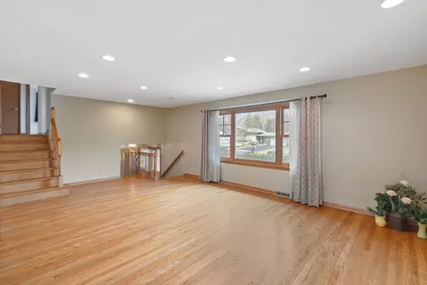 1210 Westhaven Dr, Wheaton, IL 60189 photo 4