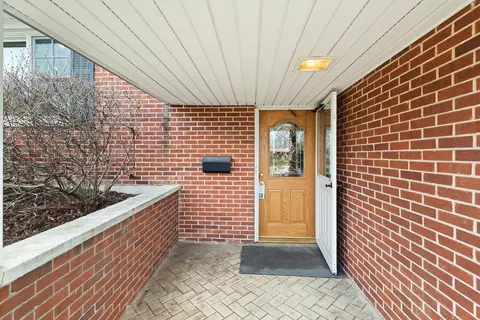 1210 Westhaven Dr, Wheaton, IL 60189 photo 2