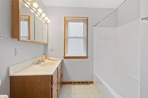 1210 Westhaven Dr, Wheaton, IL 60189 photo 13