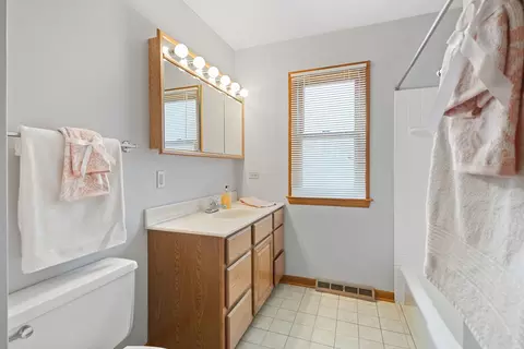 1210 Westhaven Dr, Wheaton, IL 60189 photo 12