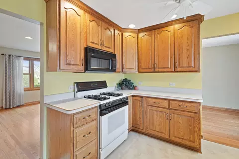 1210 Westhaven Dr, Wheaton, IL 60189 photo 9