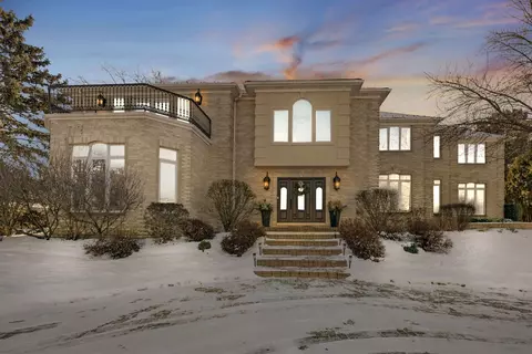 815 Coventry Ln, Oak Brook, IL 60523