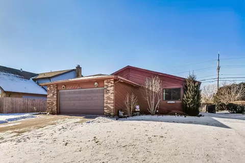 496 Waikiki Dr, Des Plaines, IL 60016