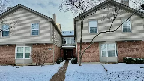 1757 Eastwood Ct #9, Schaumburg, IL 60195