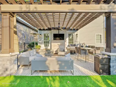 566 S Mitchell Ave, Elmhurst, IL 60126 photo 5