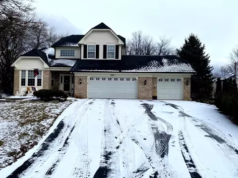 692 Providence Ln, Crystal Lake, IL 60012