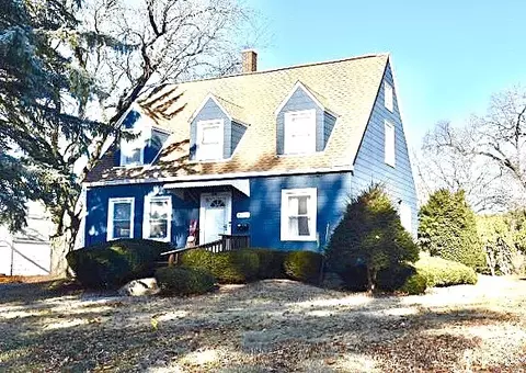 606 W 11th St, Sterling, IL 61081