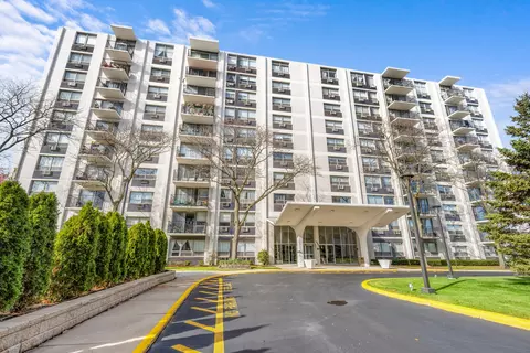 9009 Golf Rd #3B, Des Plaines, IL 60016