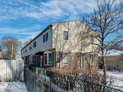 2008 W Lunt Ave #B, Chicago, IL 60645