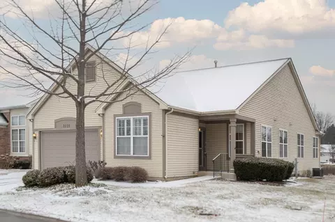 2221 Wilshire Ct, Grayslake, IL 60030
