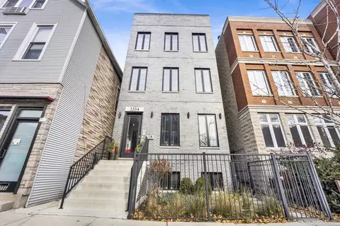 2254 W Roscoe St #2, Chicago, IL 60618
