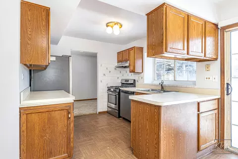 Kitchen - 2675 Moss Ln, Aurora, IL 60504 photo 3 of 3