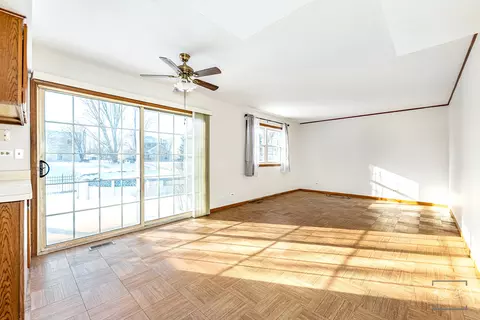 Living - 2675 Moss Ln, Aurora, IL 60504 photo 4 of 5