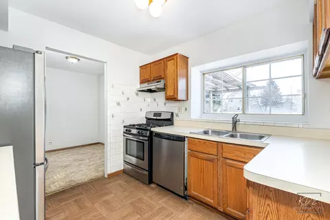 Kitchen - 2675 Moss Ln, Aurora, IL 60504 photo 2 of 3