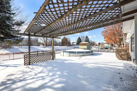 Exterior - 2675 Moss Ln, Aurora, IL 60504 photo 4 of 7