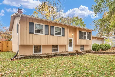 1814 Winchester Dr, Champaign, IL 61821
