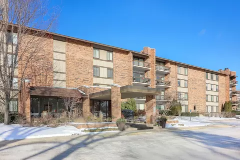 201 Lake Hinsdale Dr #209, Willowbrook, IL 60527