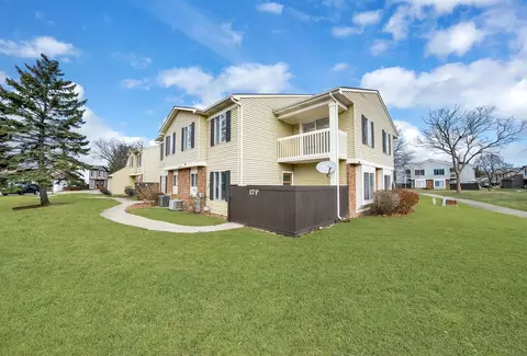 17 Fernwood Dr #17P, Bolingbrook, IL 60440