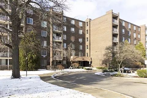 225 S Rohlwing Rd #404, Palatine, IL 60074