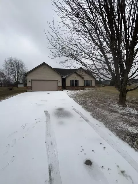 4001 Adam Dr, Wonder Lake, IL 60097