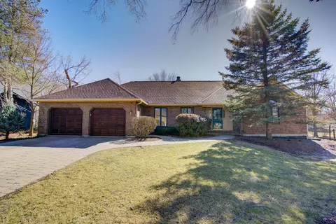 805 Shanahan Ct, Naperville, IL 60540