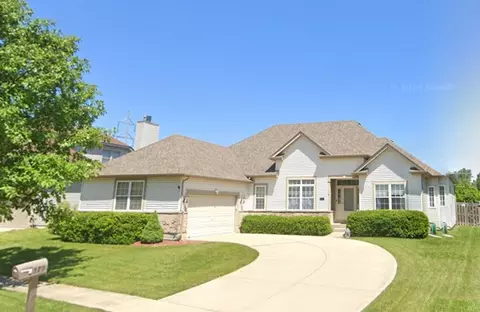 379 Essex Dr, Oswego, IL 60543