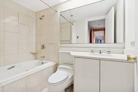 100 E Huron St #3503-3502, Chicago, IL 60611 photo 25