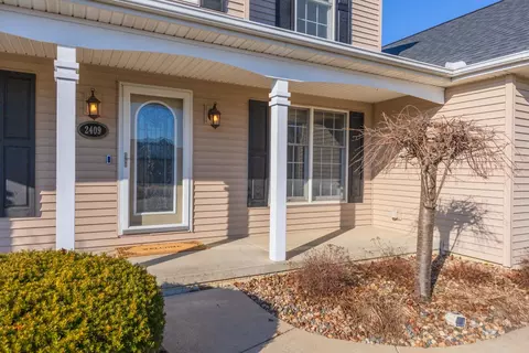 Exterior - 2409 Sanford Ln, Normal, IL 61761 photo 3 of 10