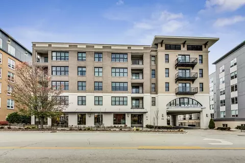940 Maple Ave #210, Downers Grove, IL 60515