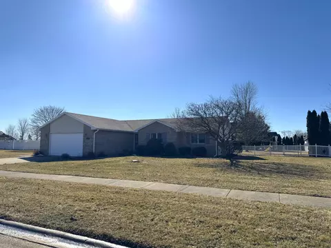 374 E Walnut St, Herscher, IL 60941