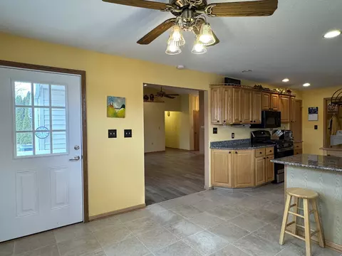 Entry Way - 374 E Walnut St, Herscher, IL 60941 photo 2 of 3