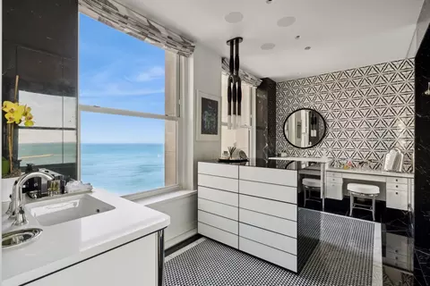 Bath - 159 E Walton Pl #23A, Chicago, IL 60611 photo 1 of 10