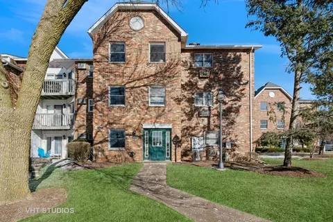4314 W Shamrock Ln #1B, Mchenry, IL 60050