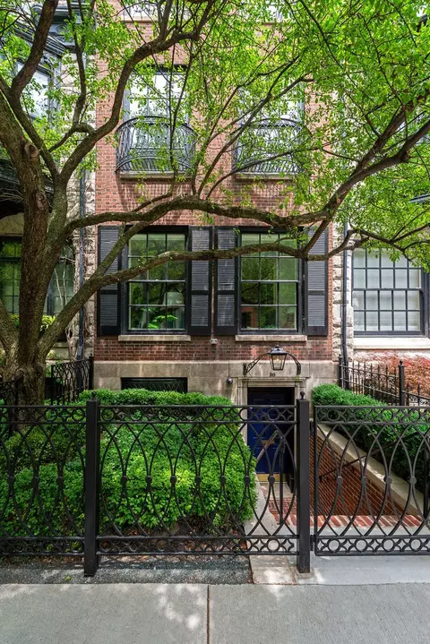 30 E Scott St, Chicago, IL 60610