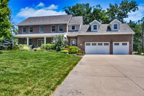 8559 S 85th Ct, Hickory Hills, IL 60457
