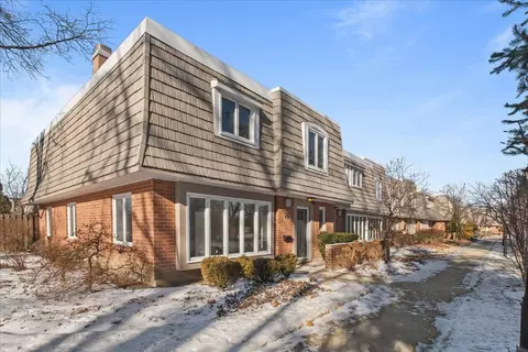 680 Lyons Cir, Highland Park, IL 60035