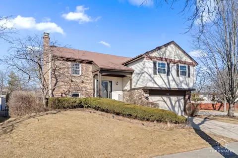210 Atlantic Dr, Vernon Hills, IL 60061