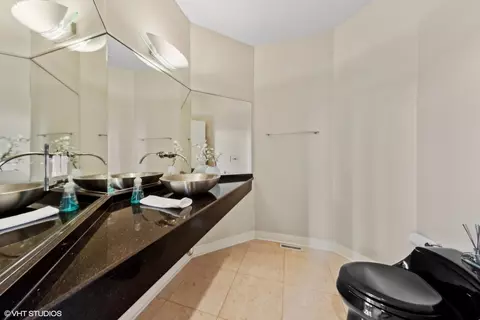 Bath - 6885 Fieldstone Dr, Burr Ridge, IL 60527 photo 2 of 7