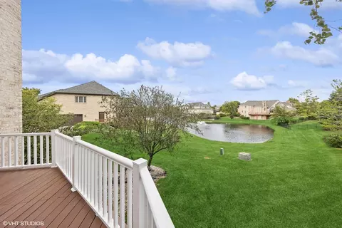Exterior - 6885 Fieldstone Dr, Burr Ridge, IL 60527 photo 3 of 5