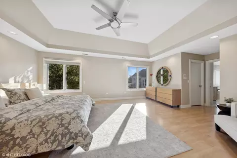 Bedroom - 6885 Fieldstone Dr, Burr Ridge, IL 60527 photo 1 of 4