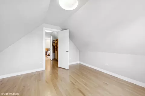 Bedroom - 6885 Fieldstone Dr, Burr Ridge, IL 60527 photo 3 of 4