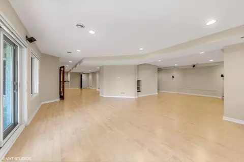 Living - 6885 Fieldstone Dr, Burr Ridge, IL 60527 photo 4 of 6