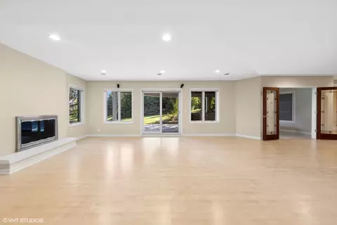 Living - 6885 Fieldstone Dr, Burr Ridge, IL 60527 photo 5 of 6