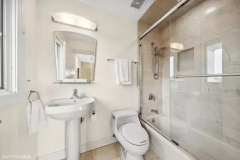 Bath - 6885 Fieldstone Dr, Burr Ridge, IL 60527 photo 1 of 7