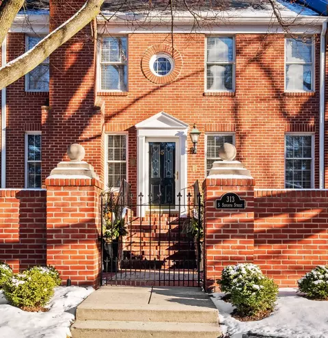 313 S 7th St, Geneva, IL 60134
